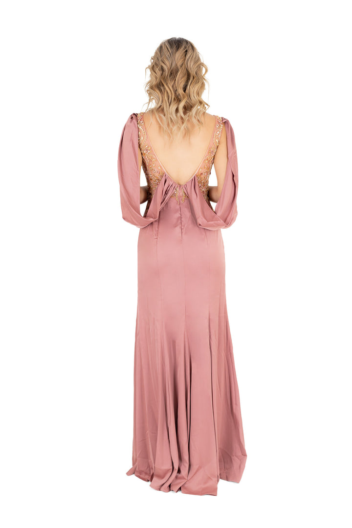 Vestido con bordados dorados