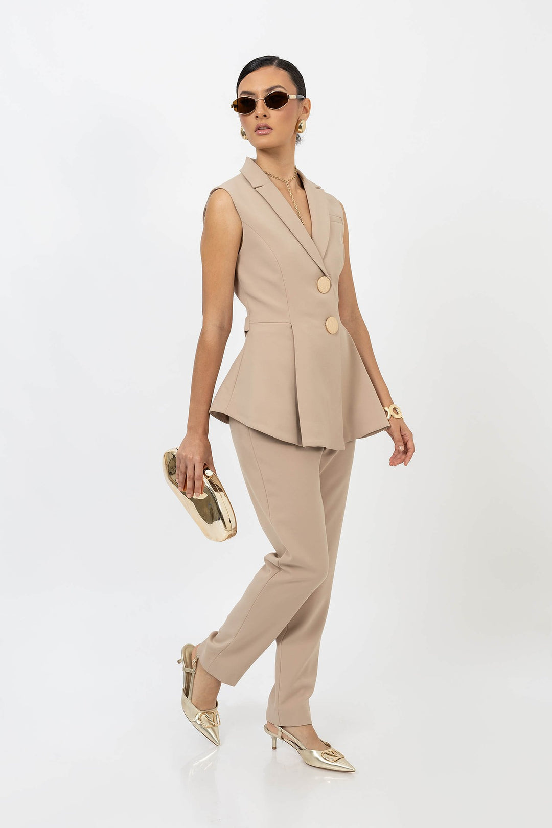 Saco sin mangas con corte entallado y solapa