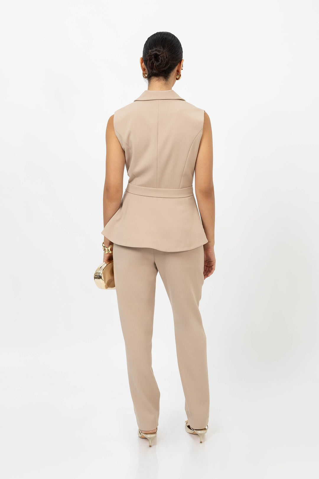 Saco sin mangas con corte entallado y solapa