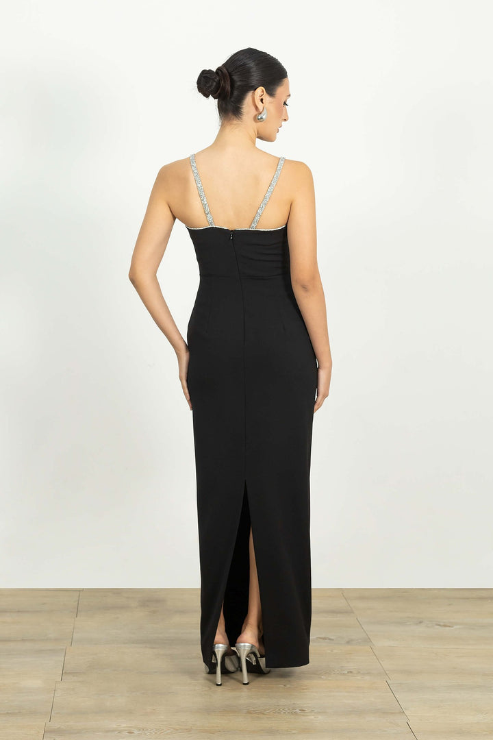 Vestido largo con tirantes y abertura trasera