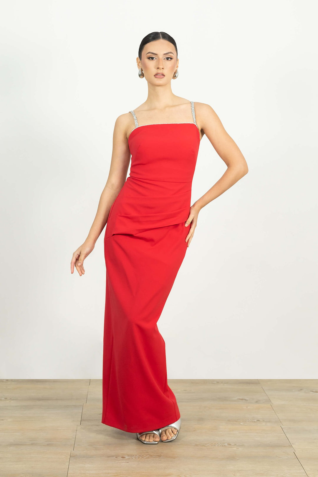 Vestido largo con tirantes y abertura trasera