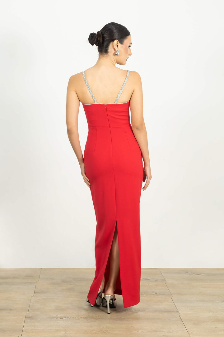 Vestido largo con tirantes y abertura trasera