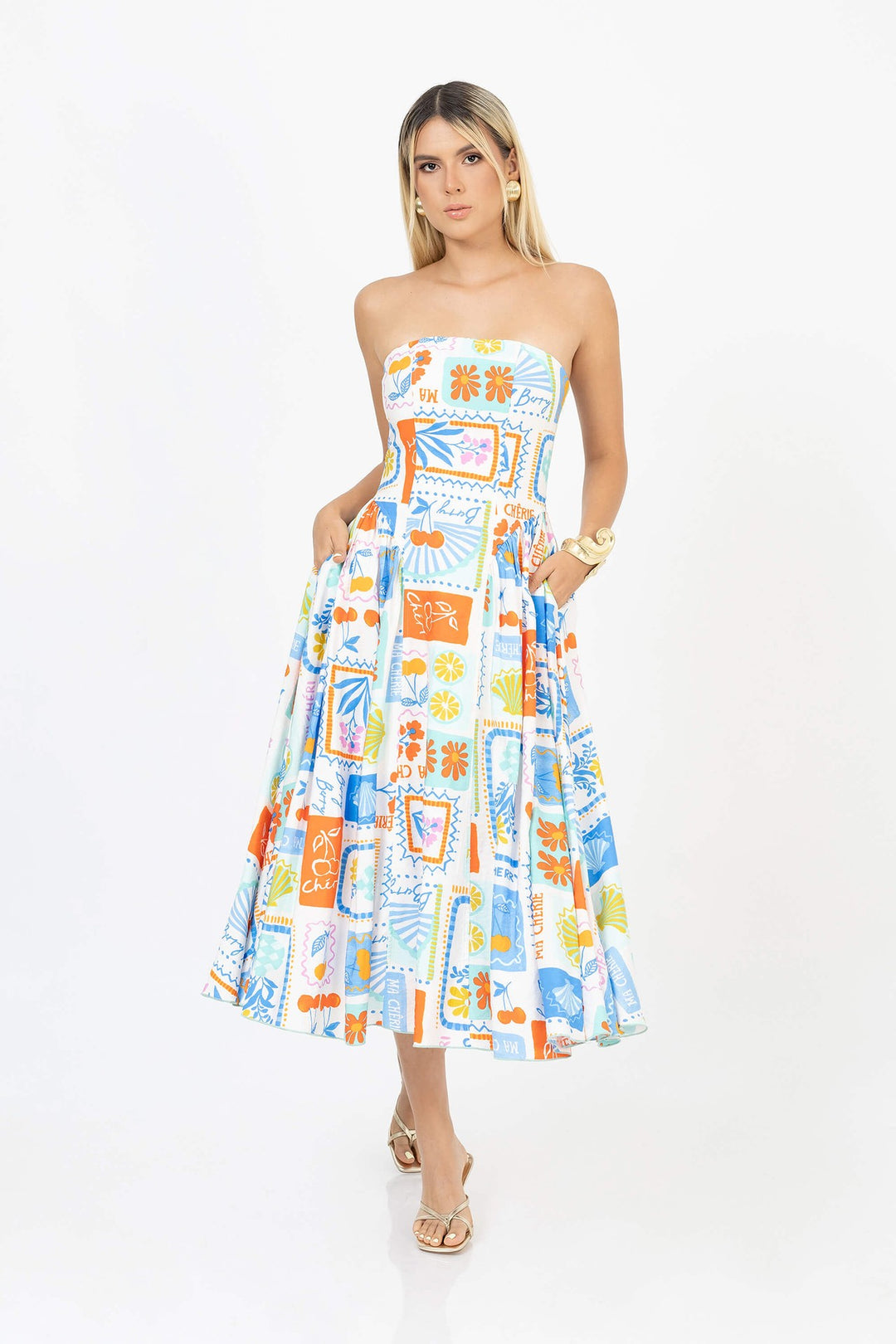 Vestido strapless estampado vibrante