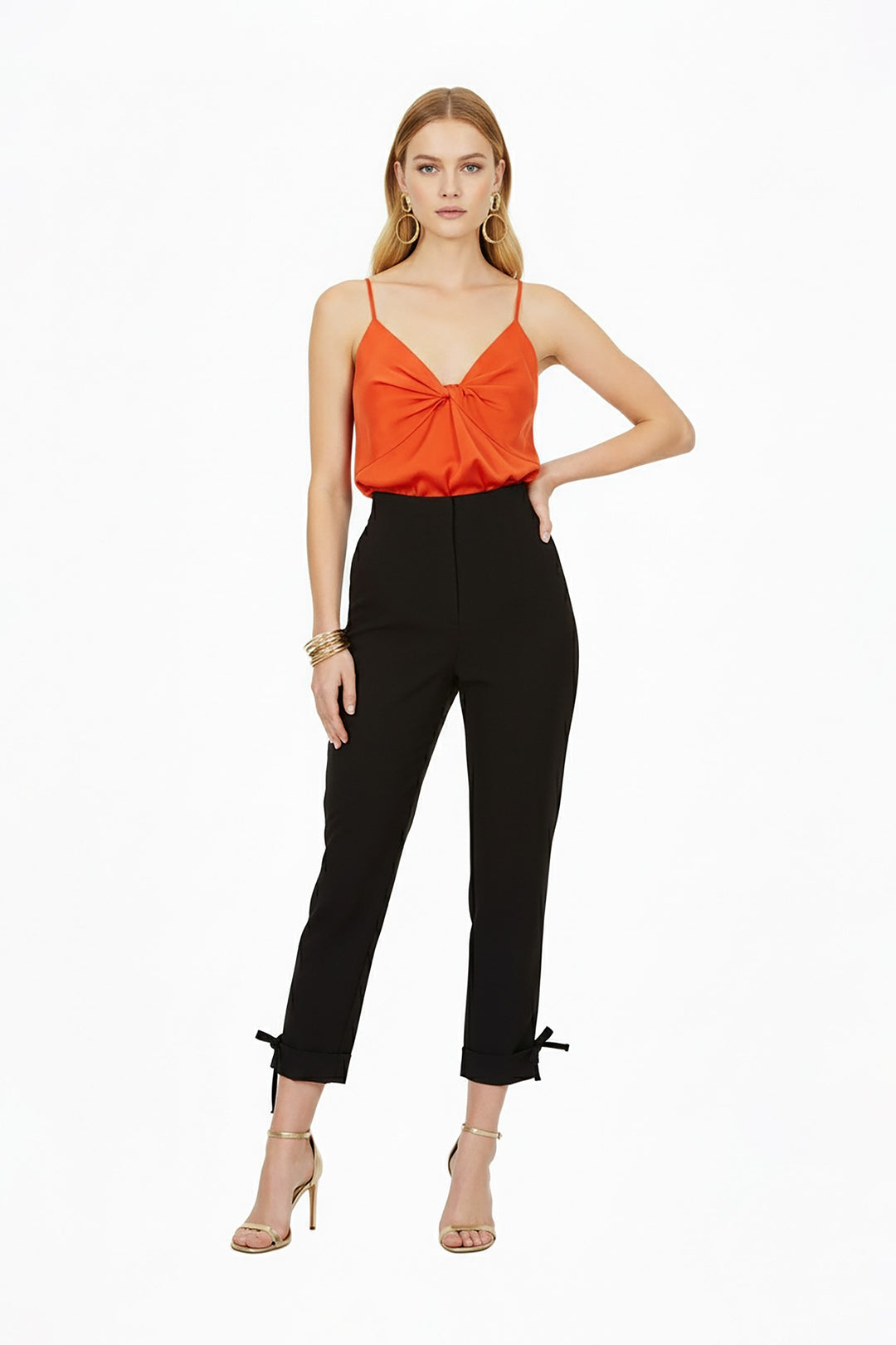 Pantalón de vestir con lazo en bastilla