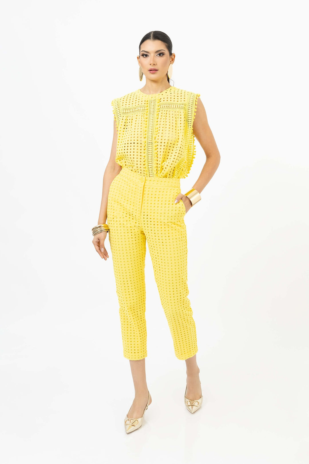 Blusa calada sin mangas con detalle artesanal