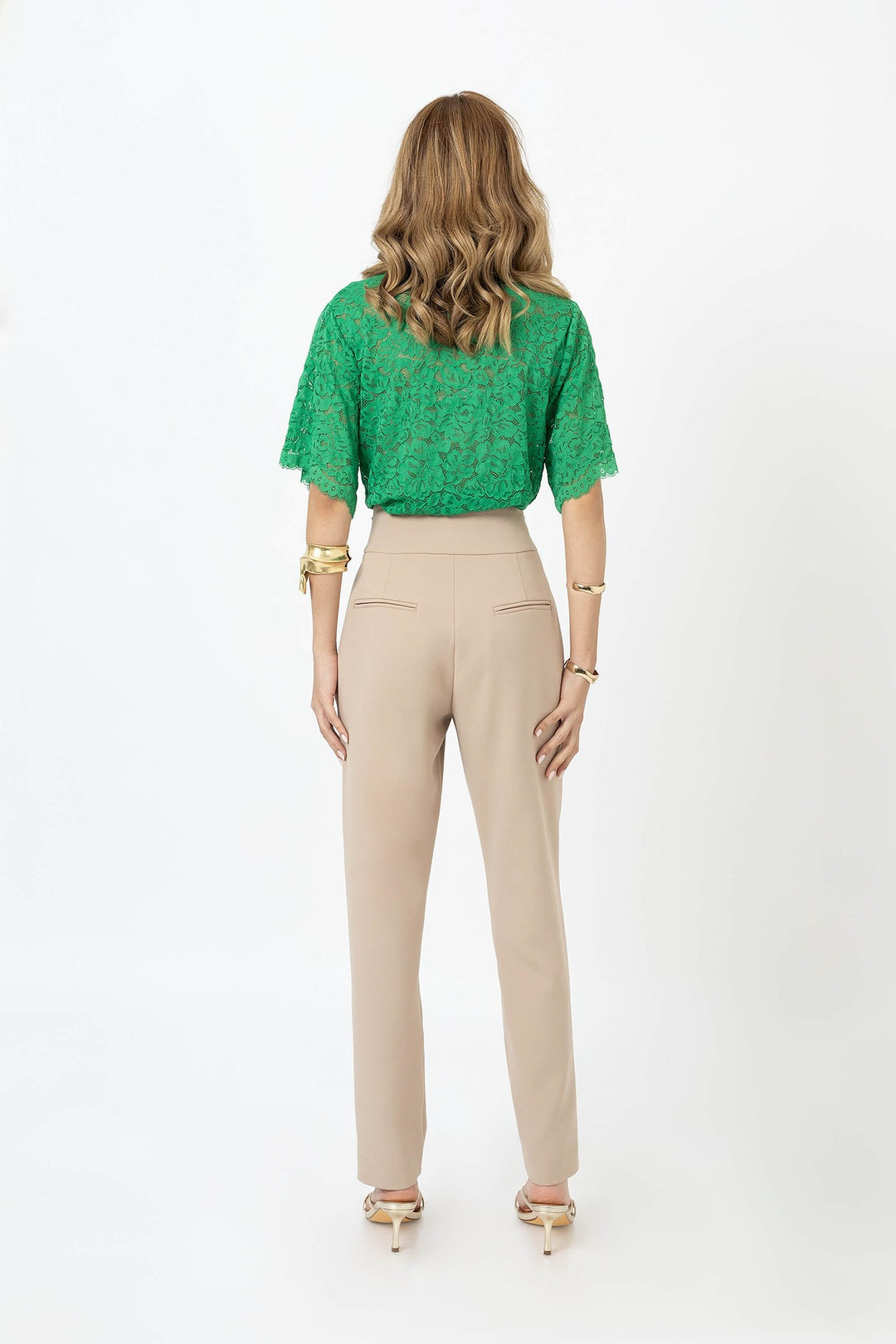 Blusa de encaje con cuello camisero