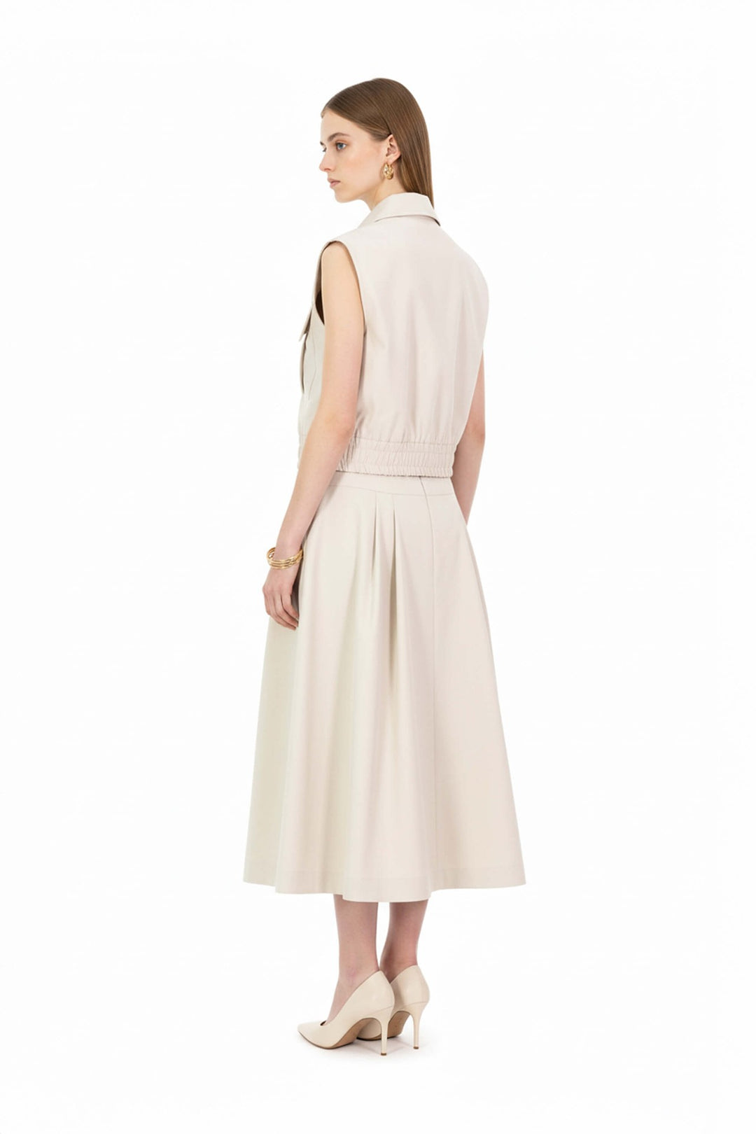 Falda midi con pliegues elegantes