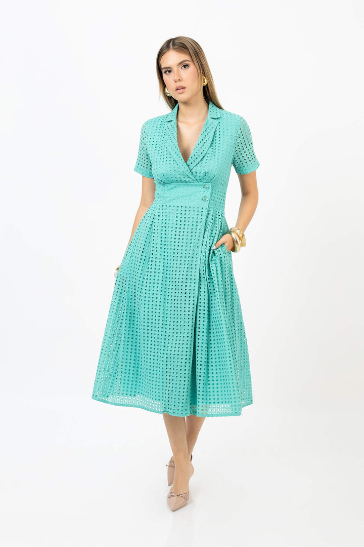 Vestido midi con cuello camisero