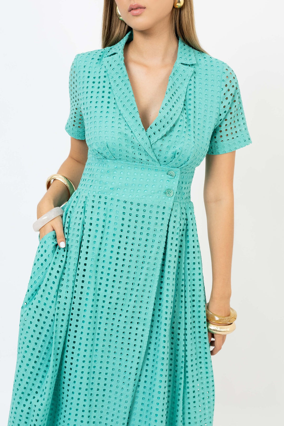 Vestido midi con cuello camisero