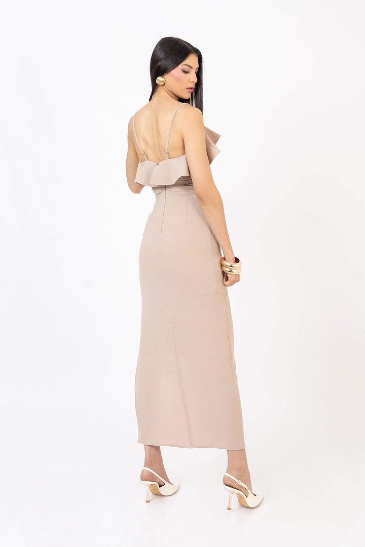 Vestido midi con volante y drapeado lateral