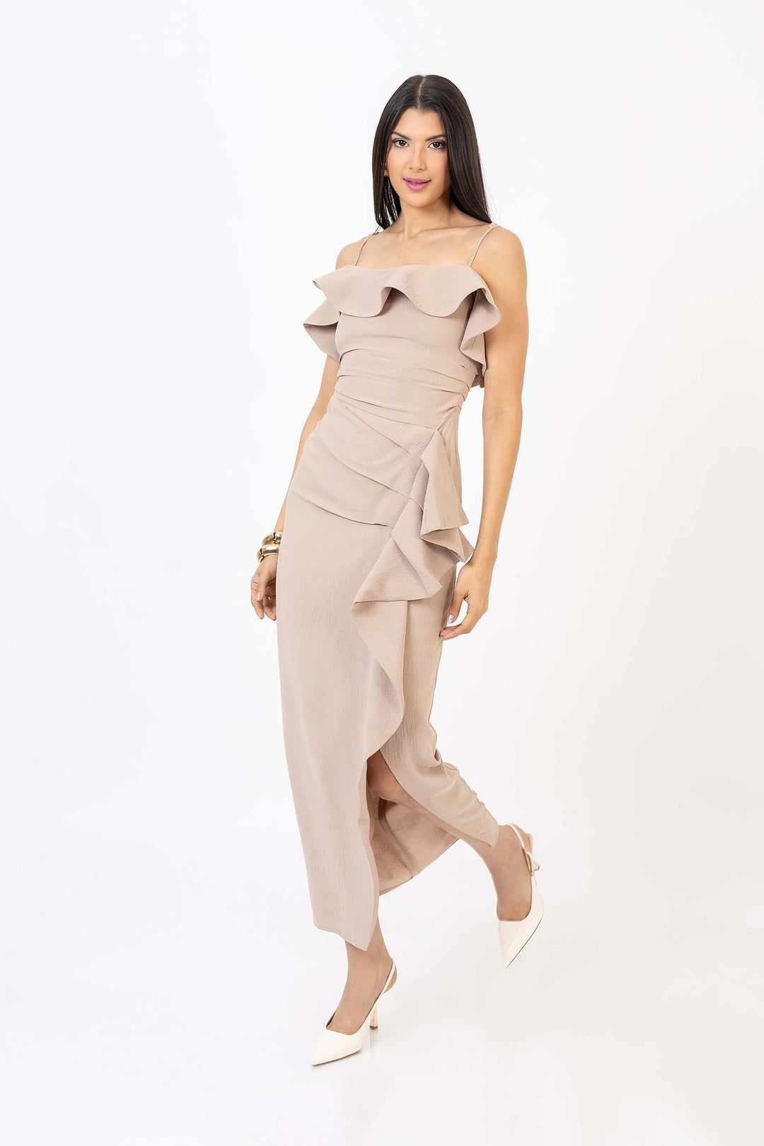 Vestido midi con volante y drapeado lateral