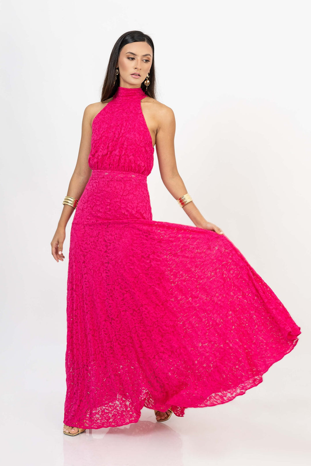 Vestido largo de encaje cuello halter