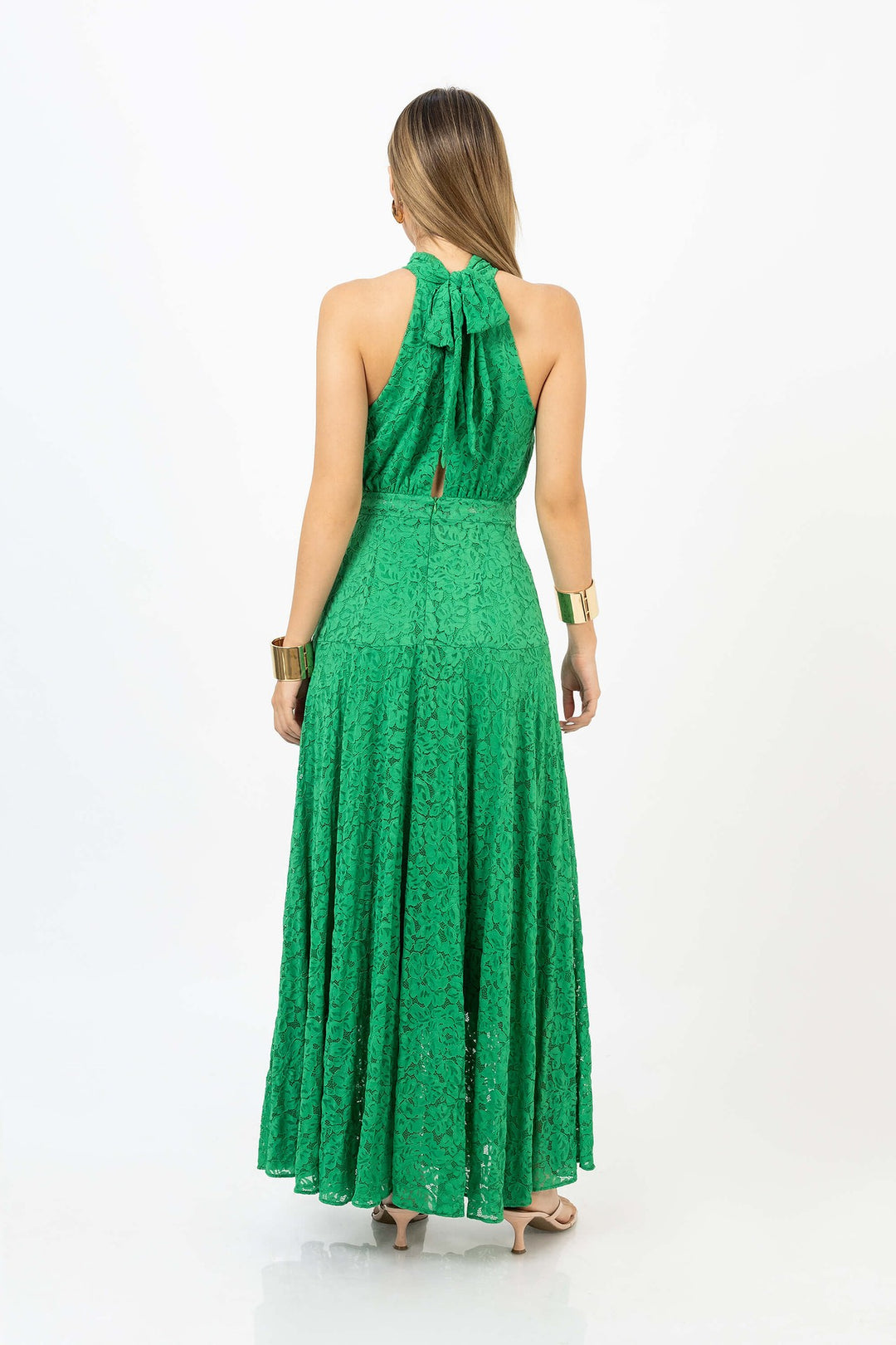 Vestido largo de encaje cuello halter