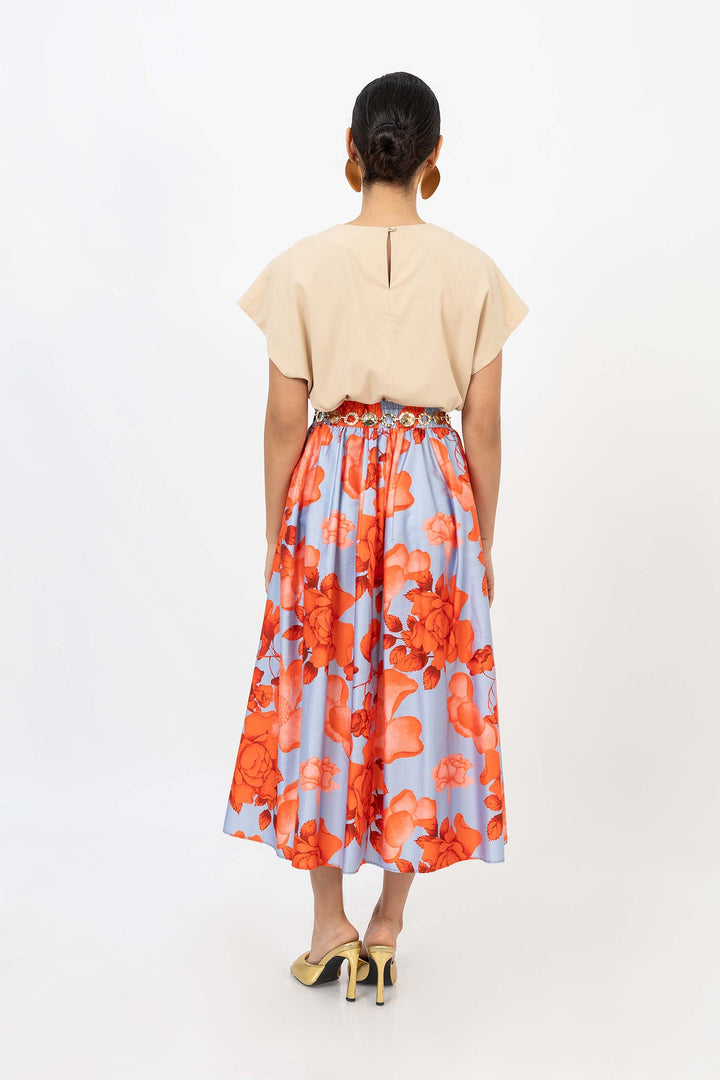 Blusa corta con resorte y manga amplia