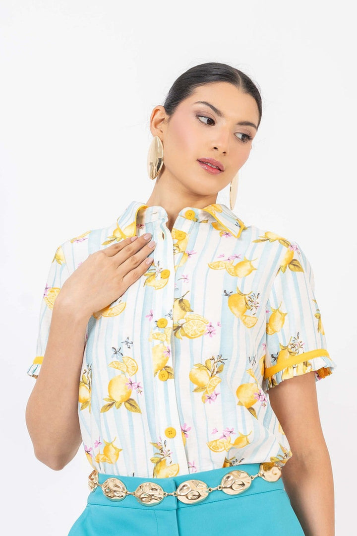 Blusa estampada con cuello camisero