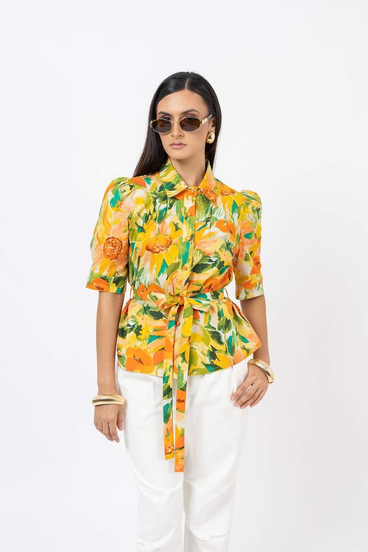 Blusa estampada con cinturón