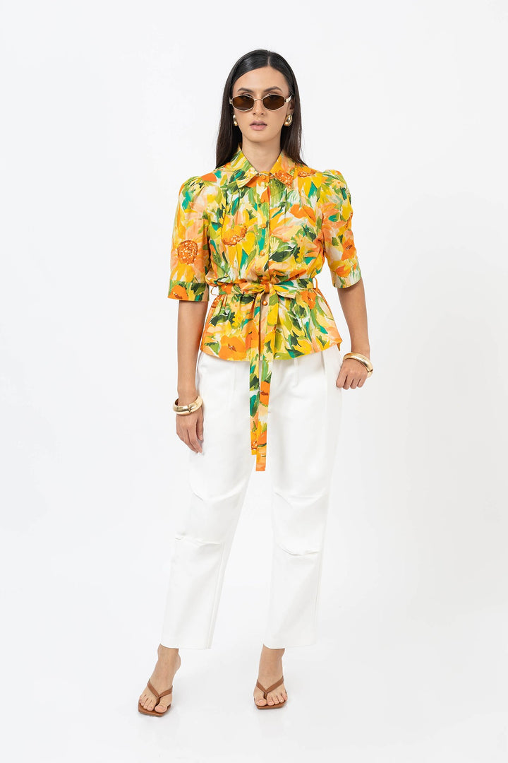 Blusa estampada con cinturón