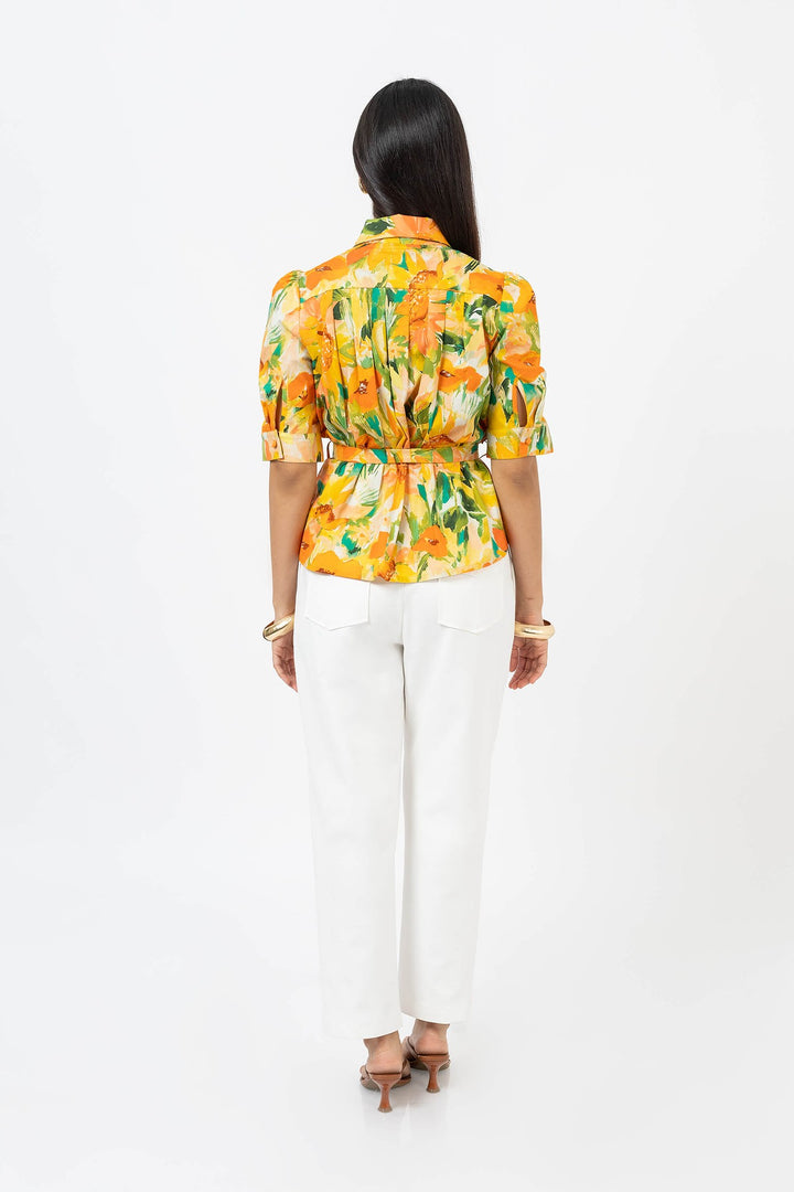 Blusa estampada con cinturón