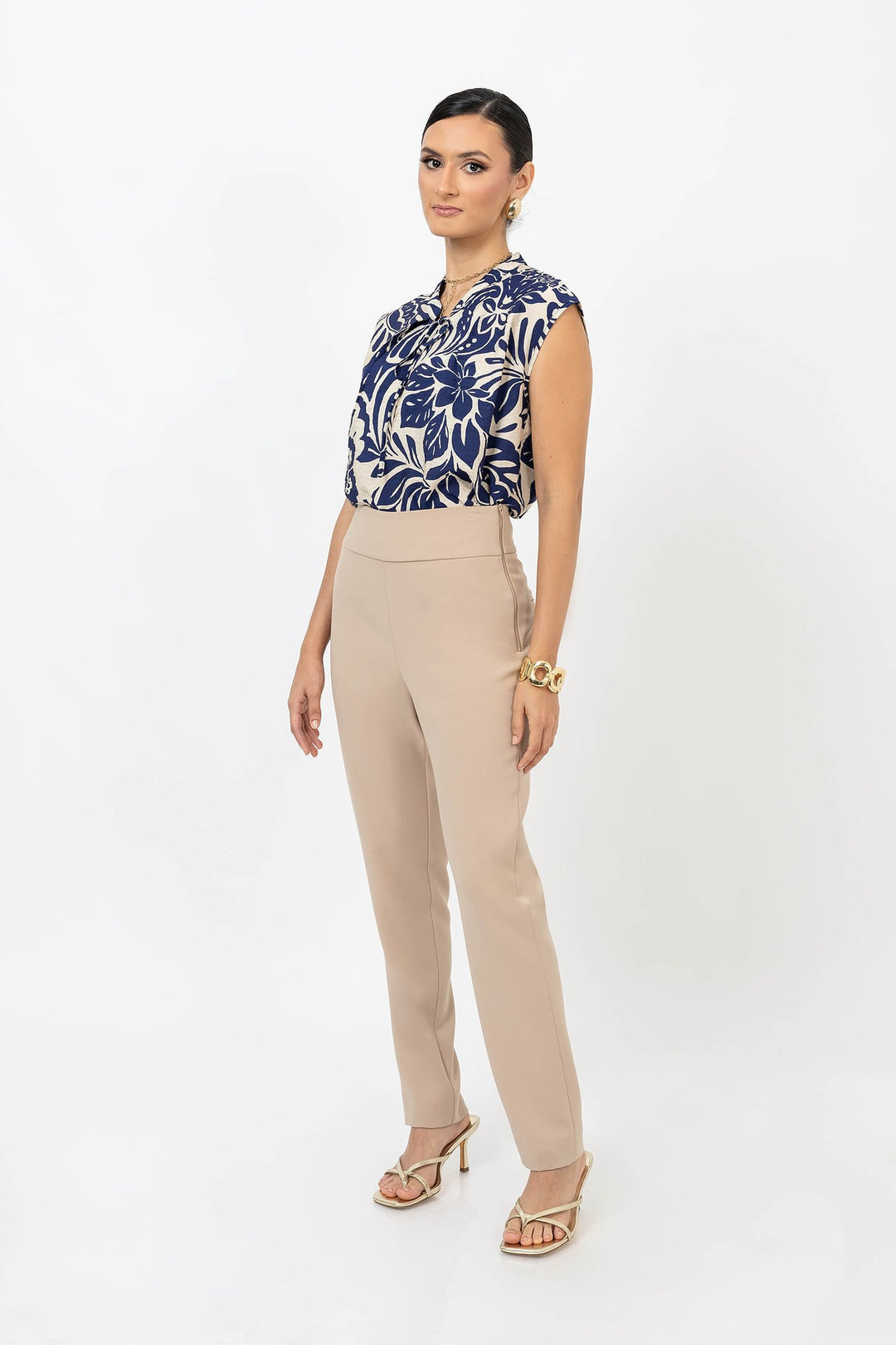 Blusa estampada con lazo elegante