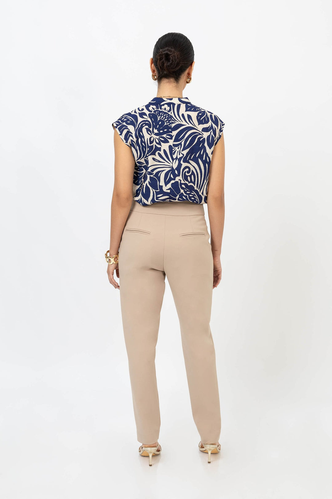 Blusa estampada con lazo elegante