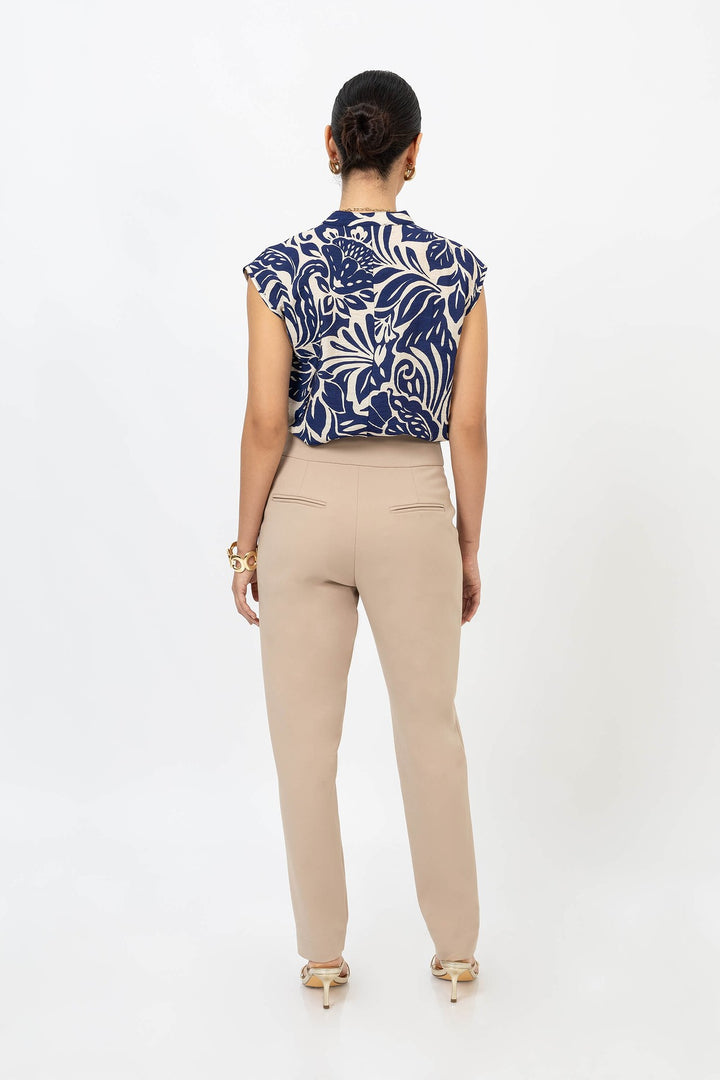 Blusa estampada con lazo elegante