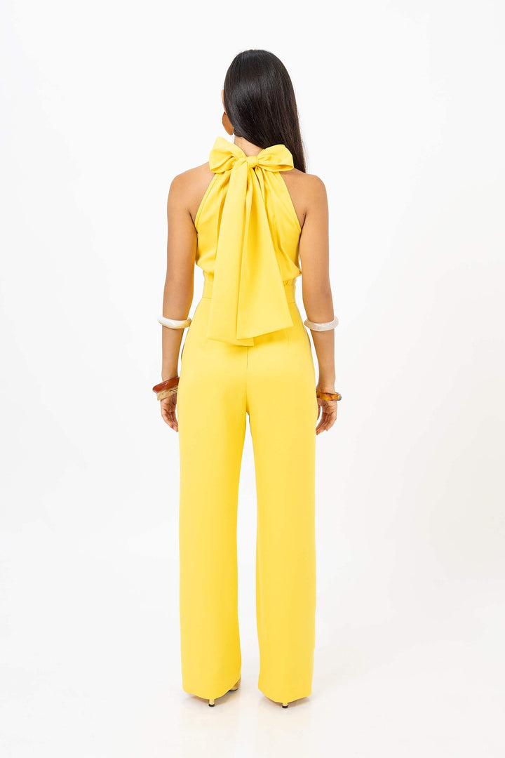 Pantsuit elegante con moño