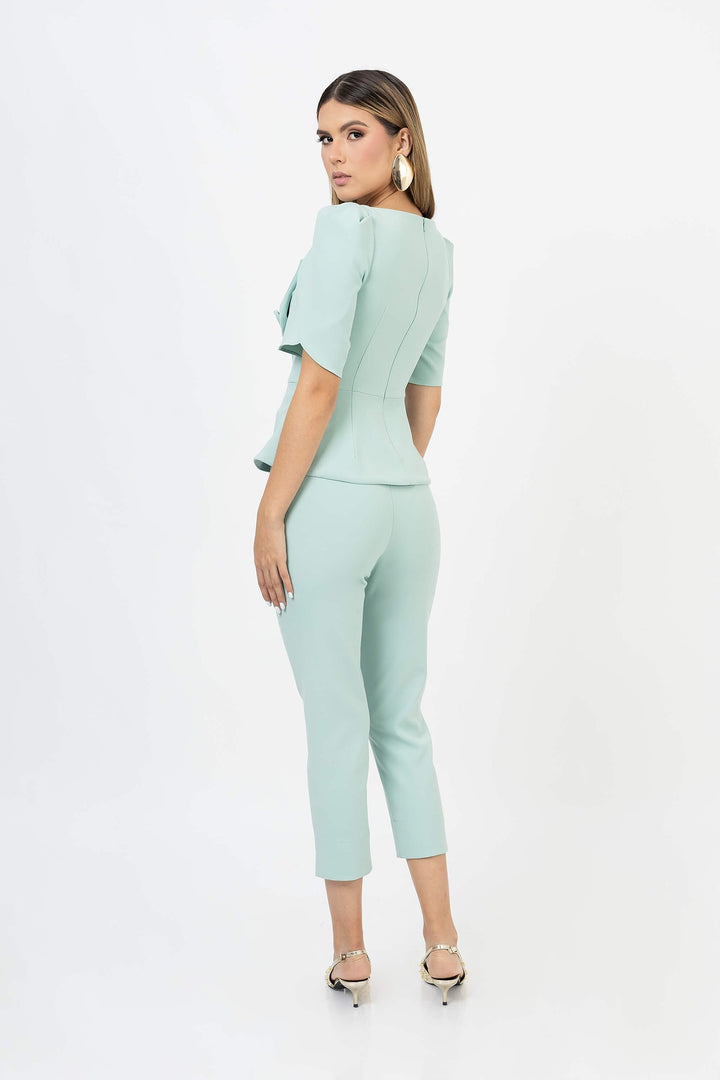 Saco estructurado con escultura floral