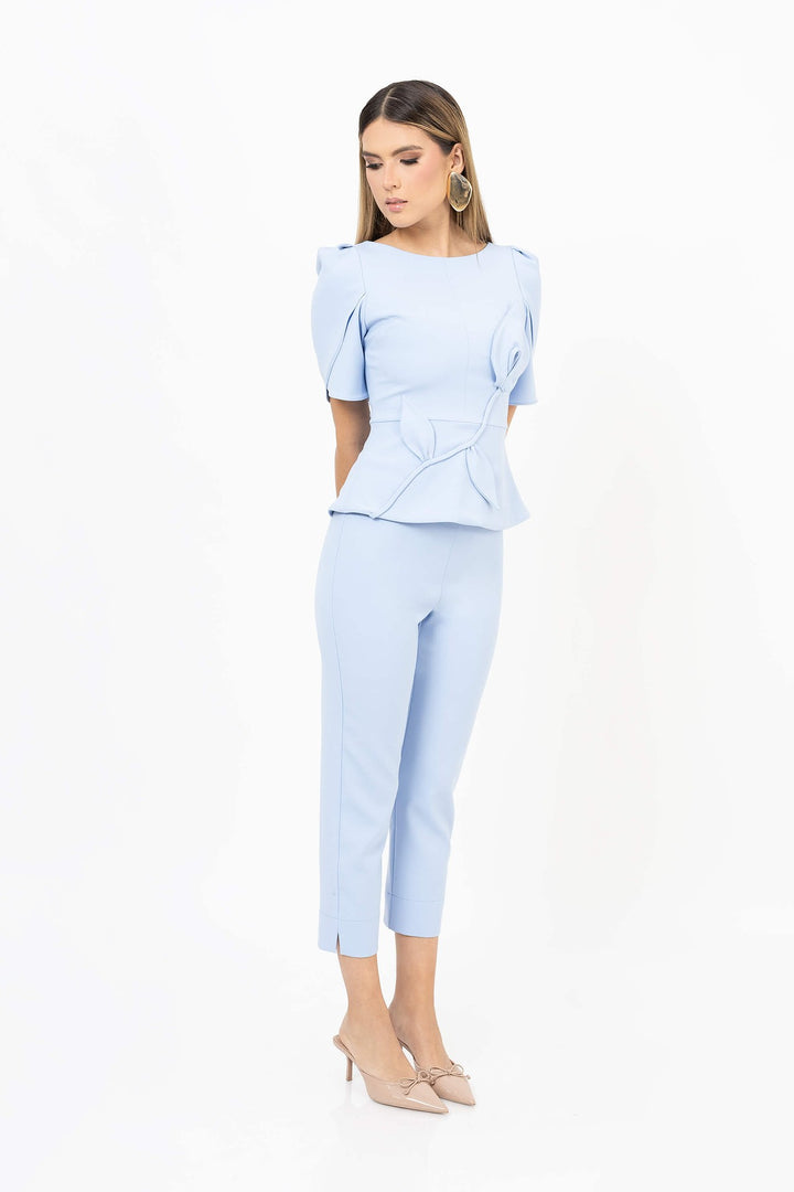 Saco estructurado con escultura floral