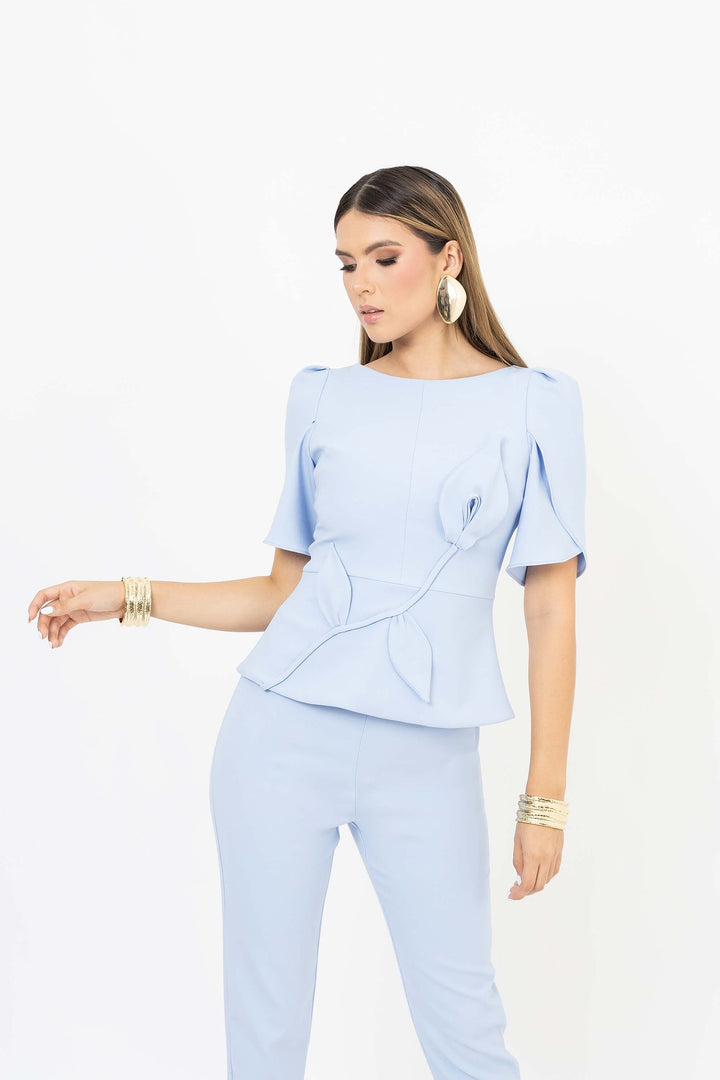 Saco estructurado con escultura floral