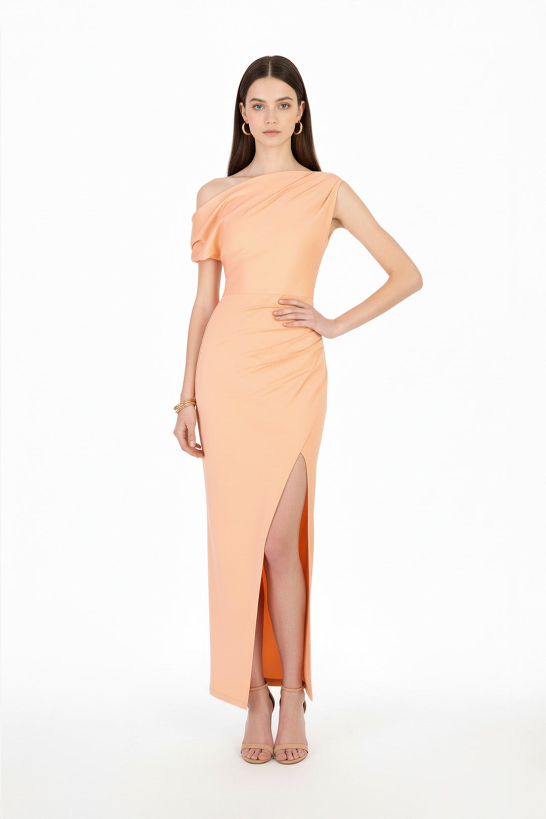 Vestido asimétrico con abertura lateral