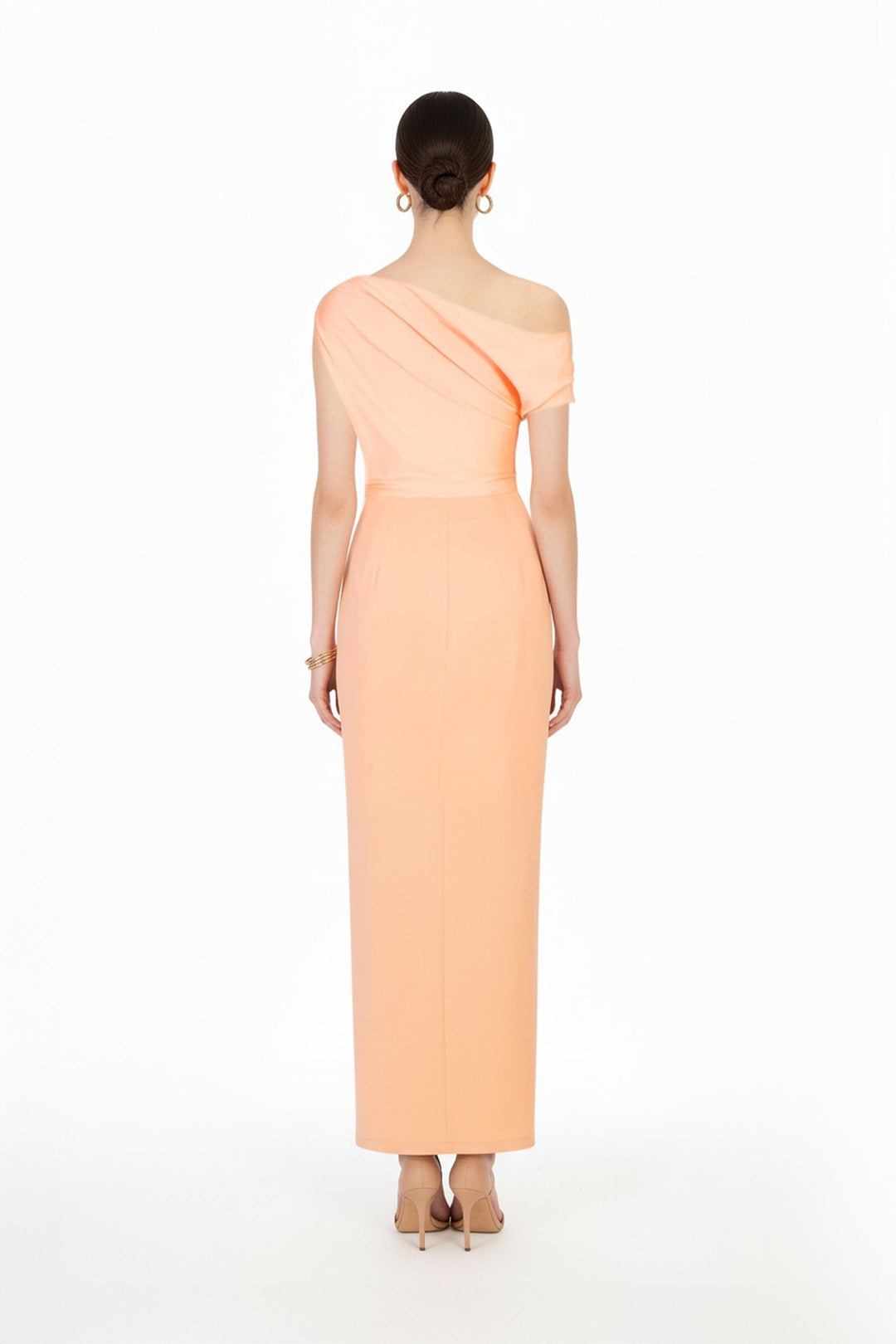 Vestido asimétrico con abertura lateral