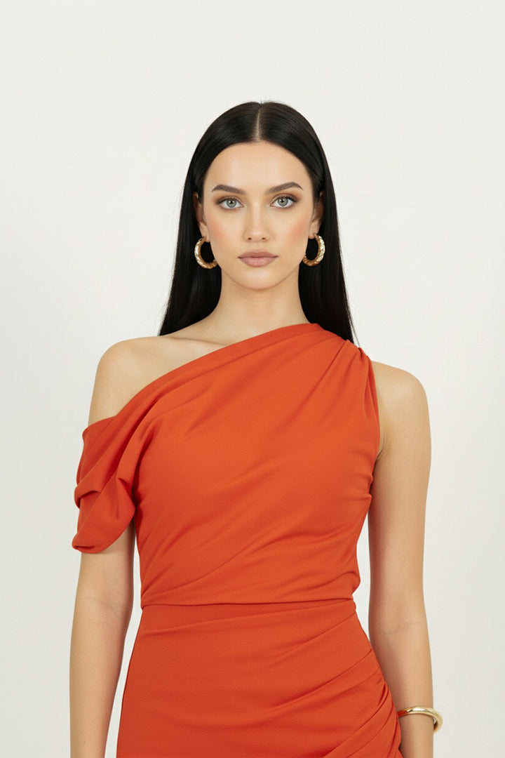 Vestido asimétrico con abertura lateral