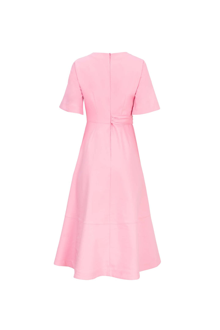 Vestido midi con hebilla elegante