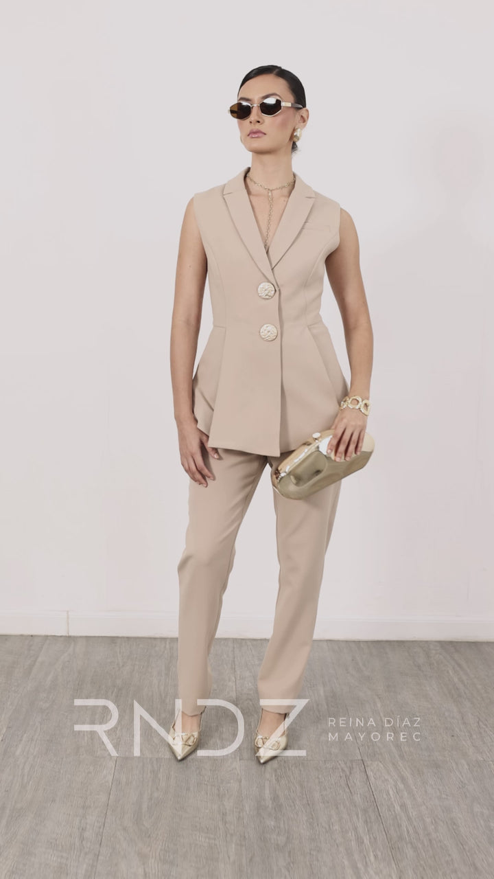 Saco sin mangas con corte entallado y solapa