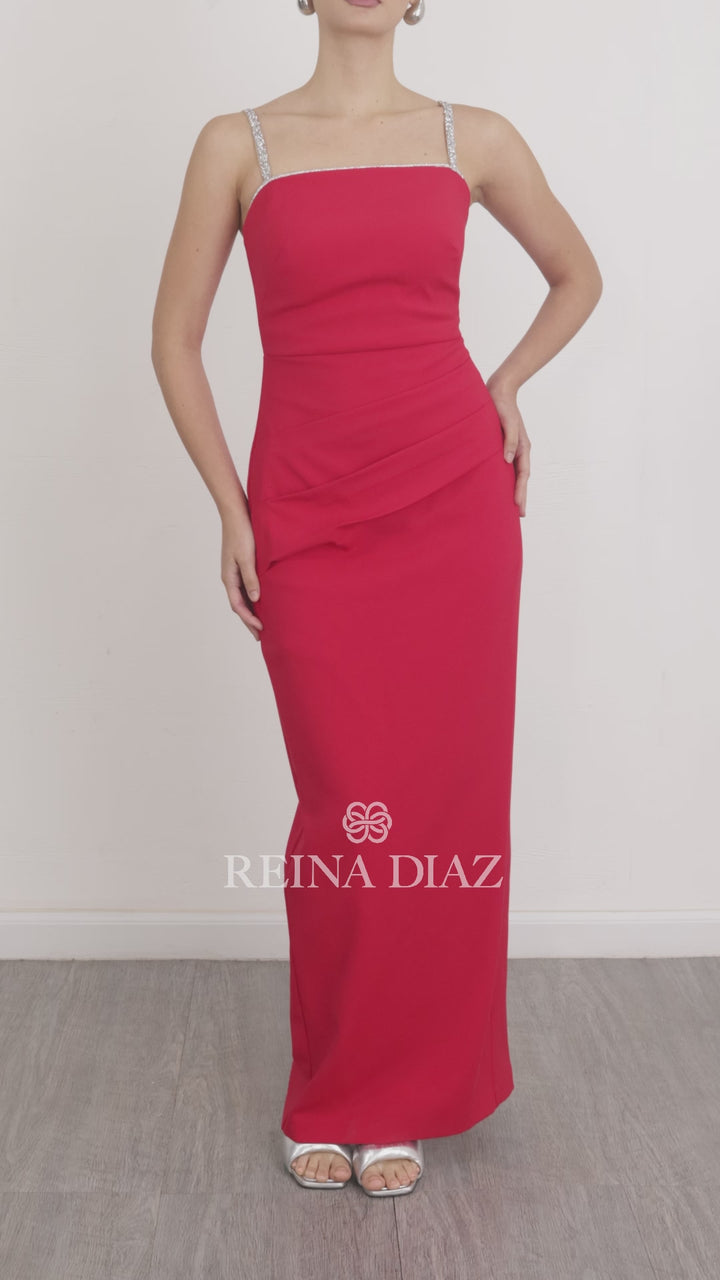 Vestido largo con tirantes y abertura trasera