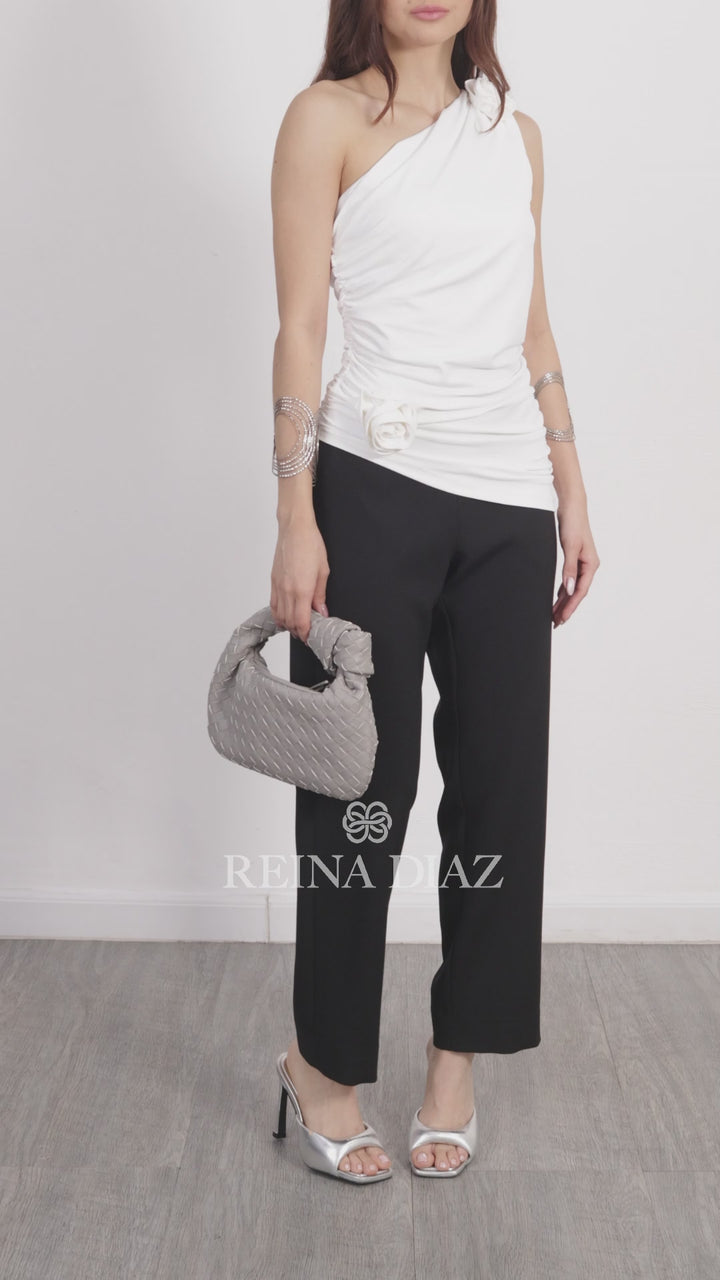 Blusa asimétrica con flores 3D