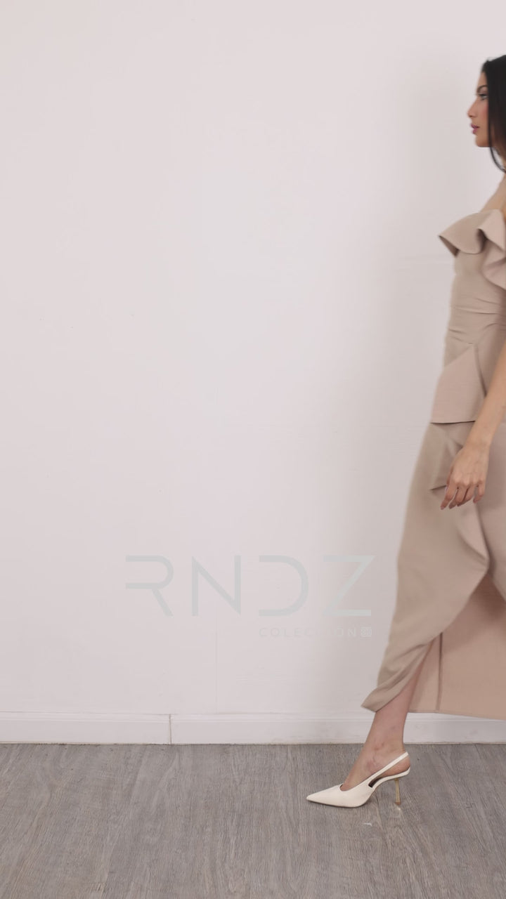 Vestido midi con volante y drapeado lateral