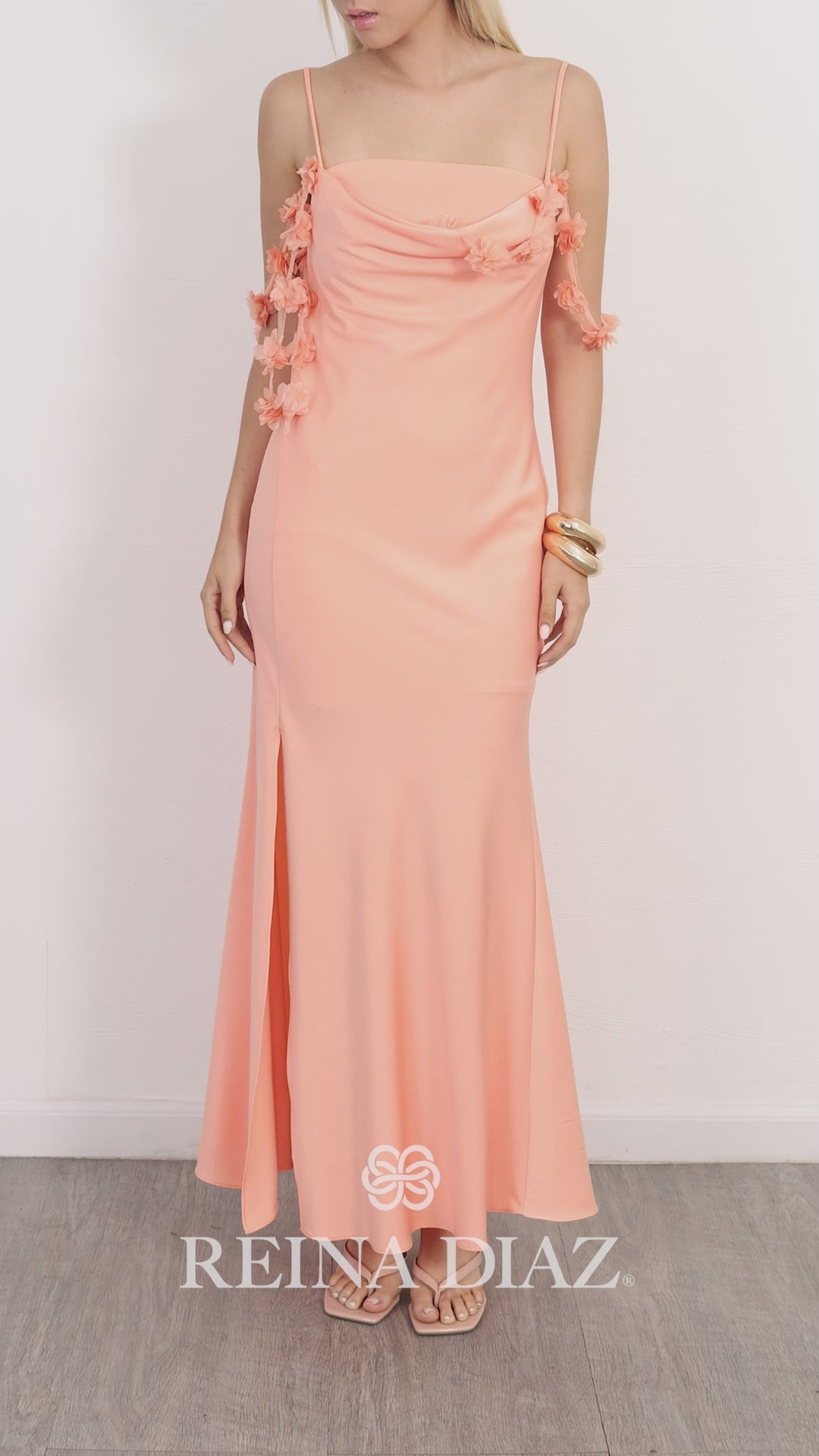 Vestido largo con flores 3D