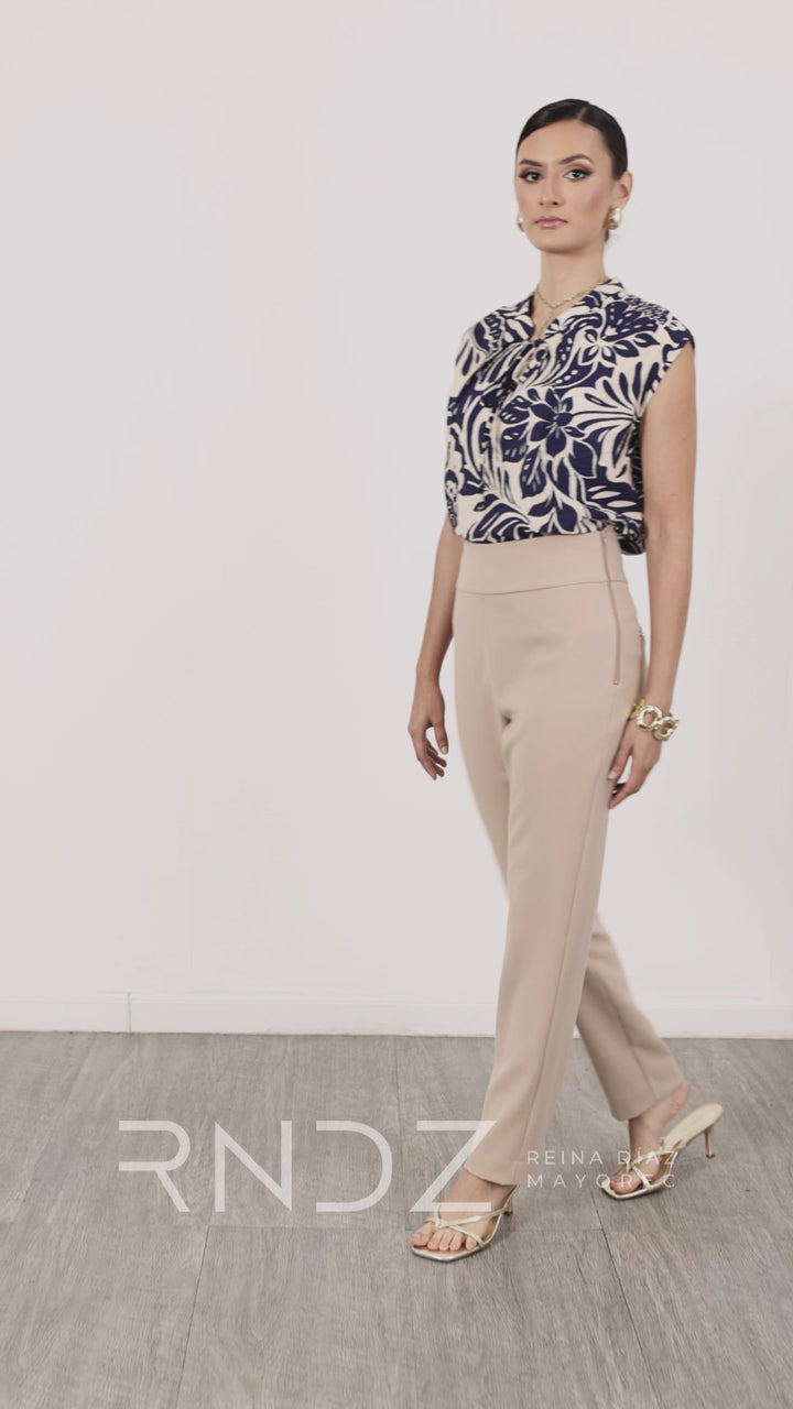 Blusa estampada con lazo elegante