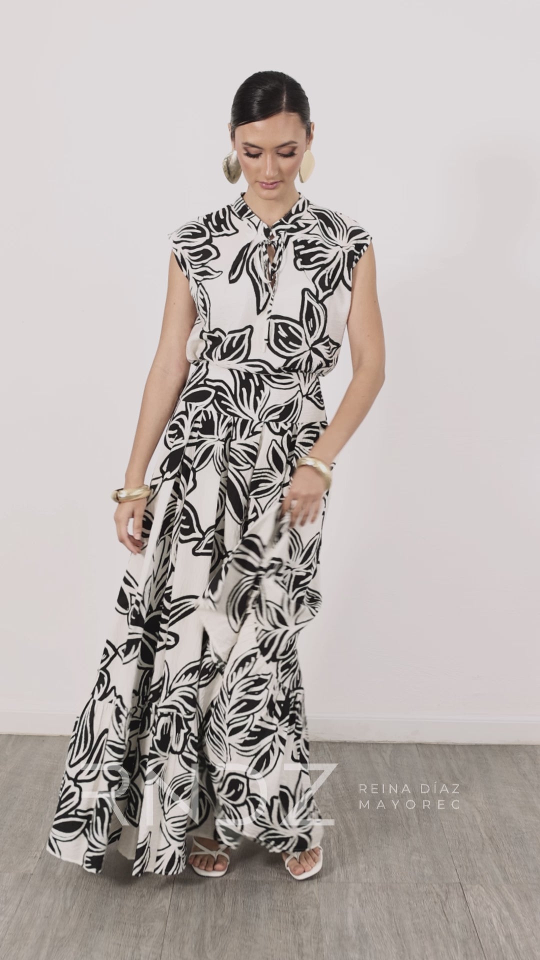 Blusa estampada con lazo elegante