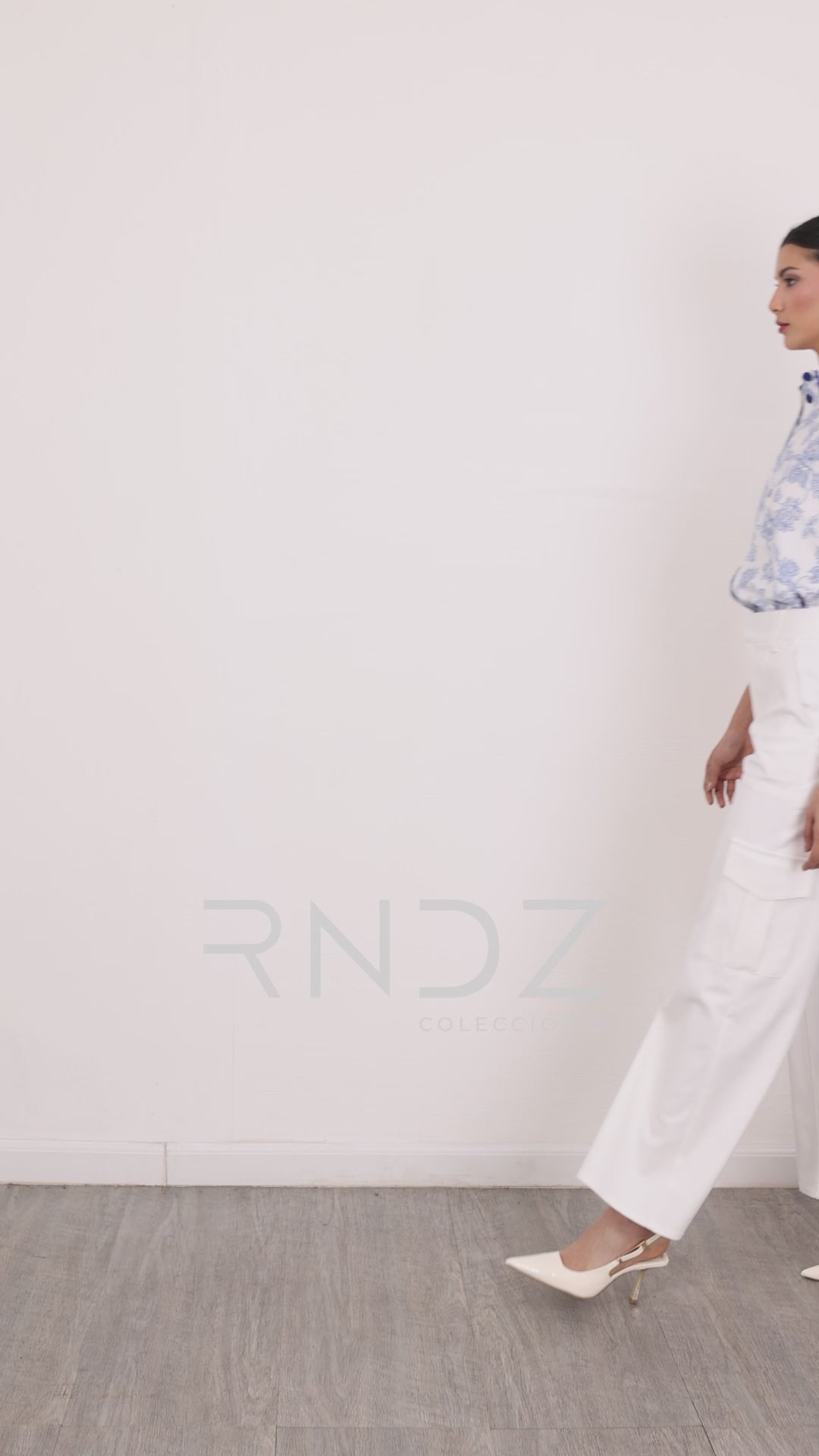 Blusa estampada con cuello camisero