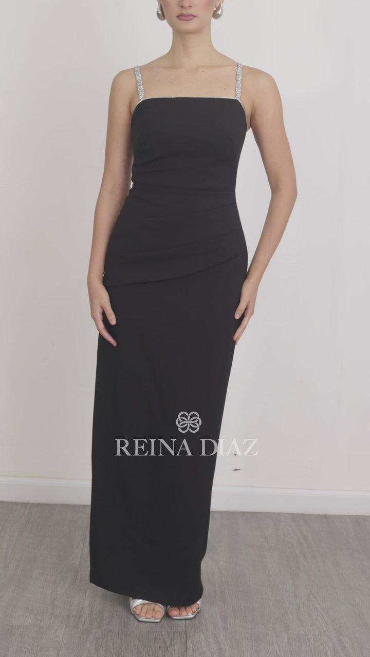 Vestido largo con tirantes y abertura trasera