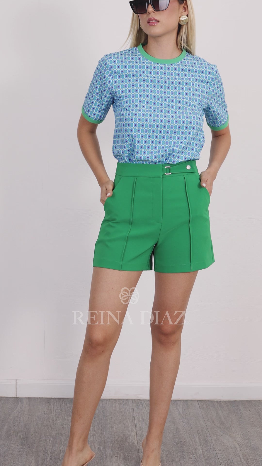 Blusa gráfica de cuello redondo