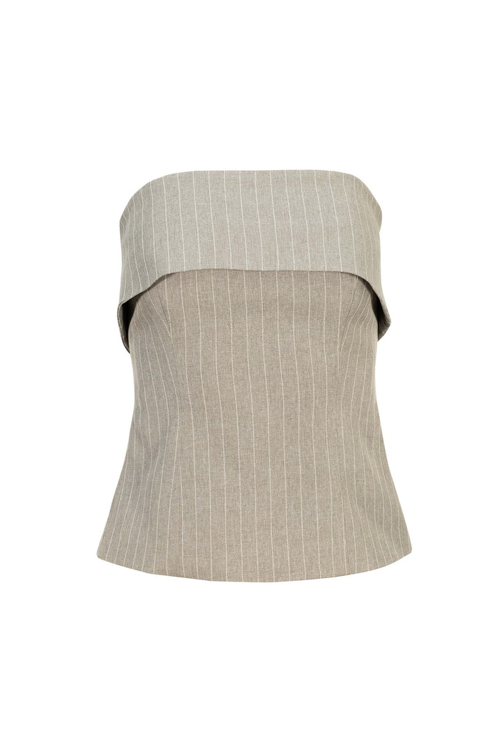 Top strapless con líneas finas