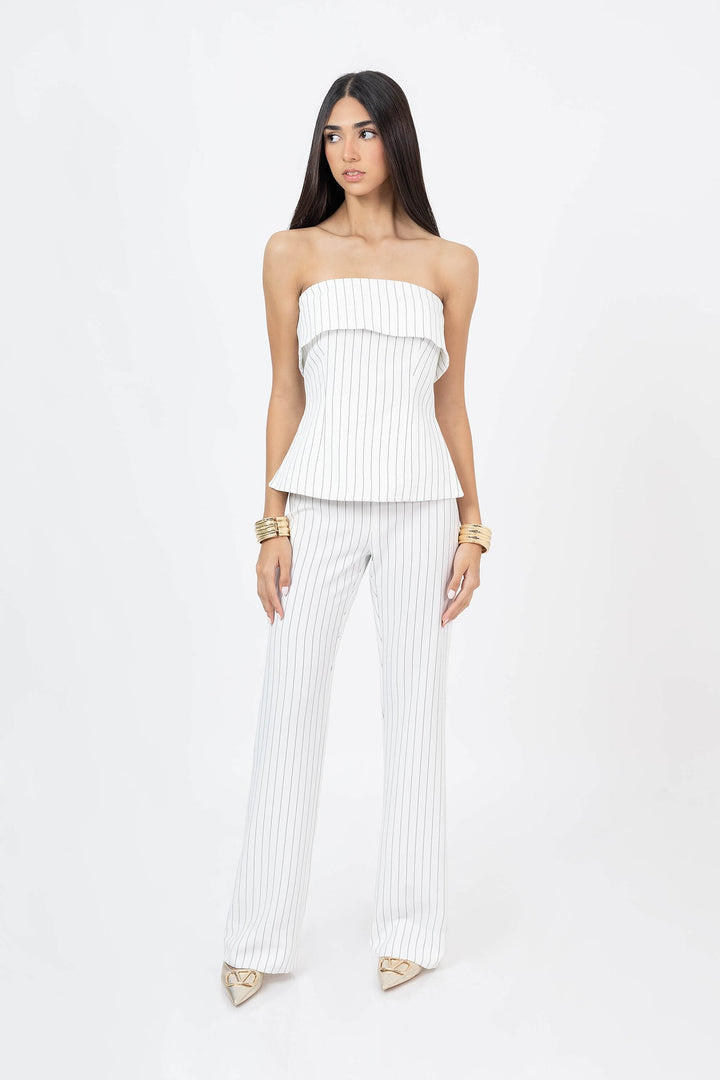 Top strapless con líneas finas