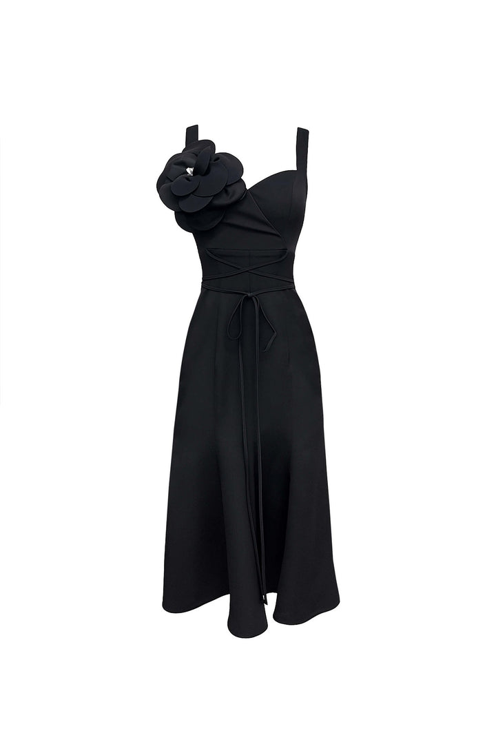 Vestido midi con flor escultural