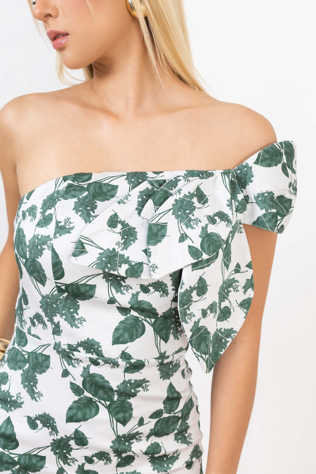 Vestido midi de un hombro