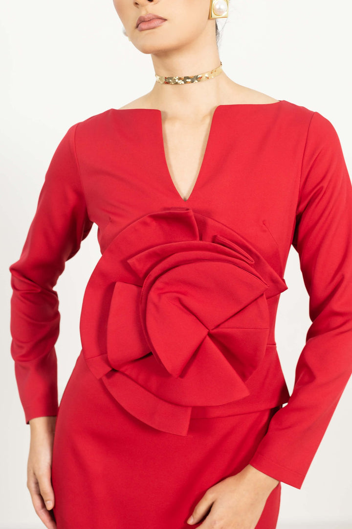 Vestido midi con flor estructural y manga larga