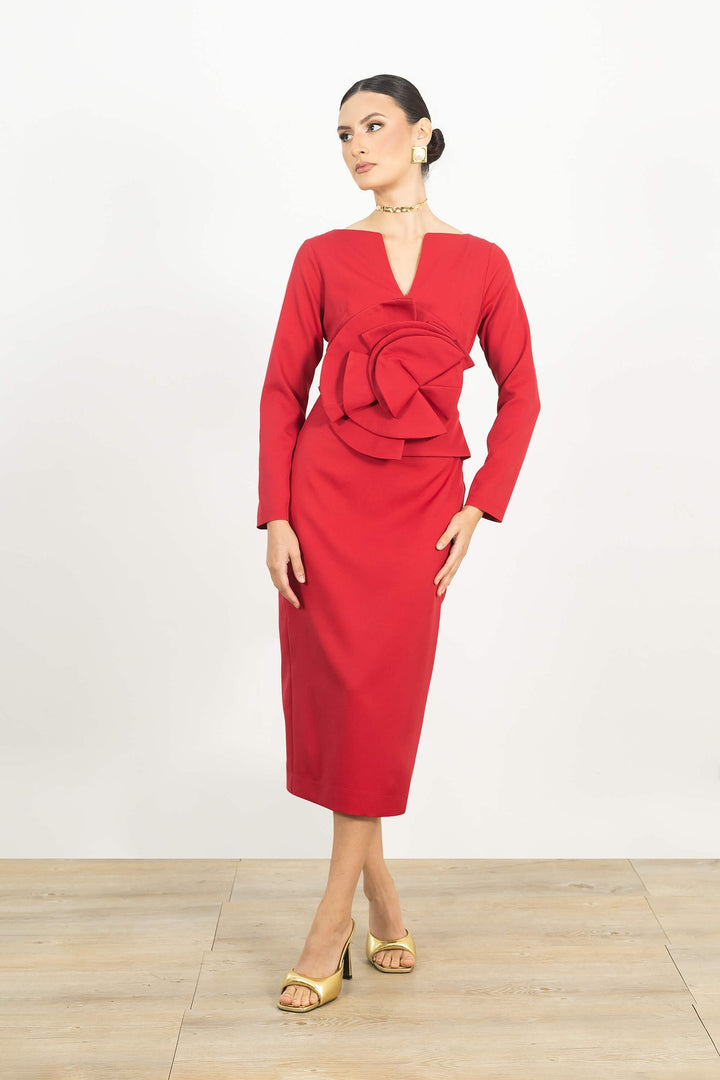 Vestido midi con flor estructural y manga larga