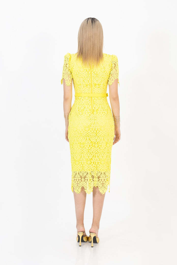 Vestido midi de encaje con botones joya